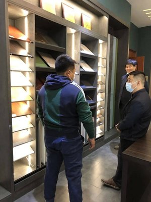 热烈欢迎索菲亚代表莅临参观工厂，共绘全屋定制合作蓝图